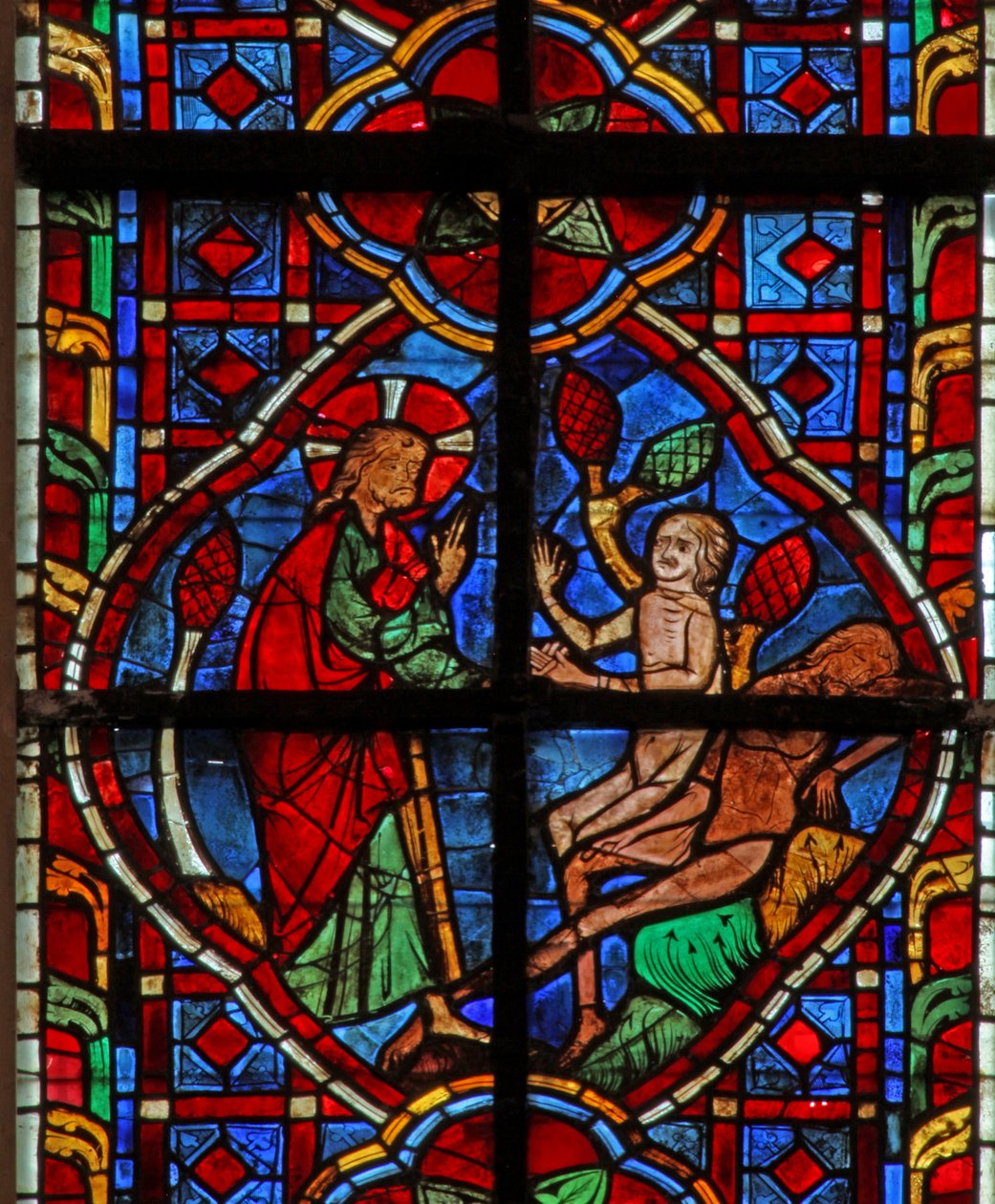 Okno w207 zobrazující Stvoření Adama a Evy od French School
