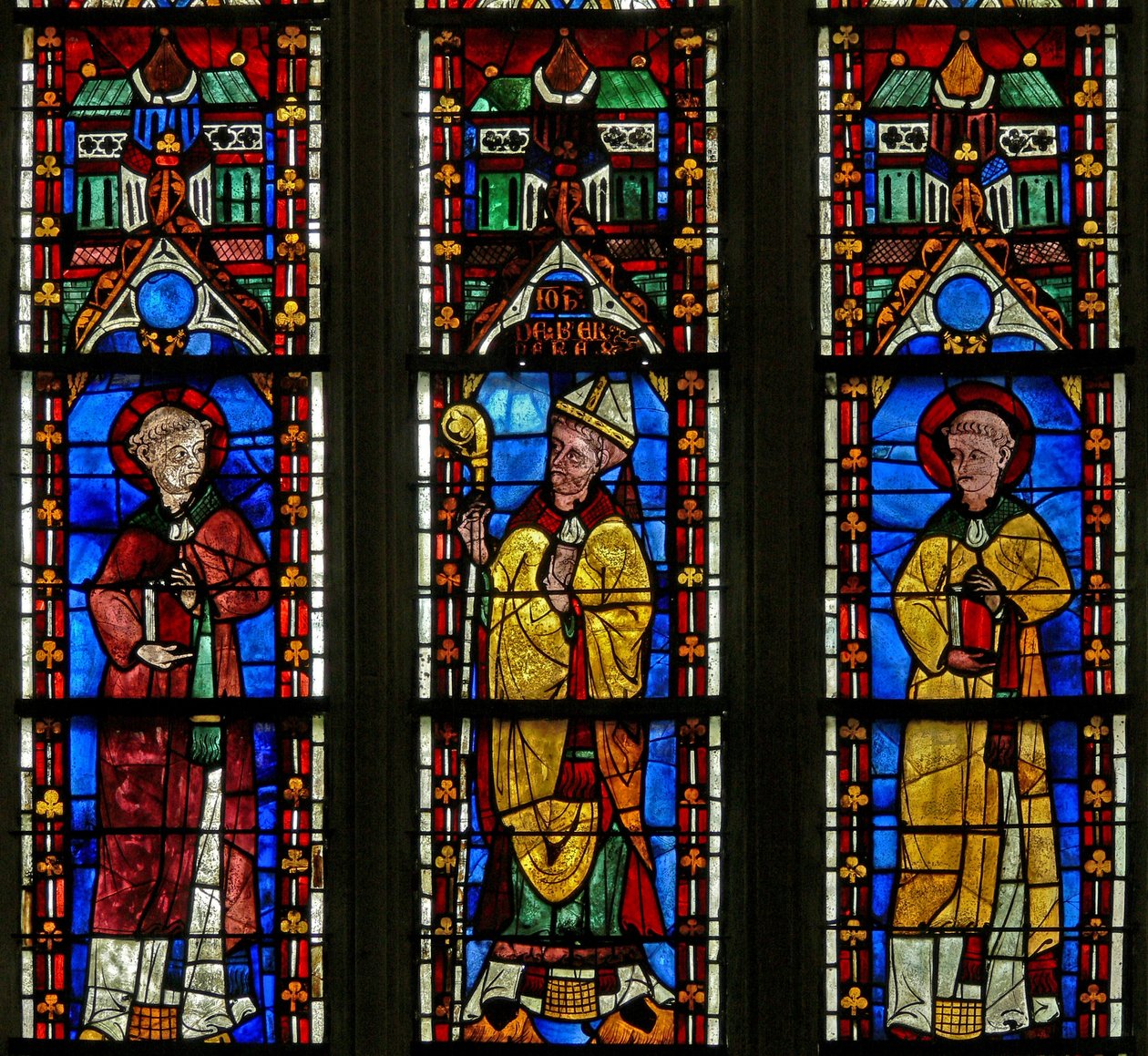 Okno w21 zobrazující sv. Silvestra s dárcem Jeanem de Bernieres; St Protais od French School