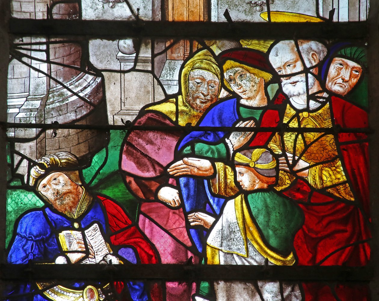 Okno w2 zobrazující svatého Petra se Simonem Magusem, který trhá své knihy od French School