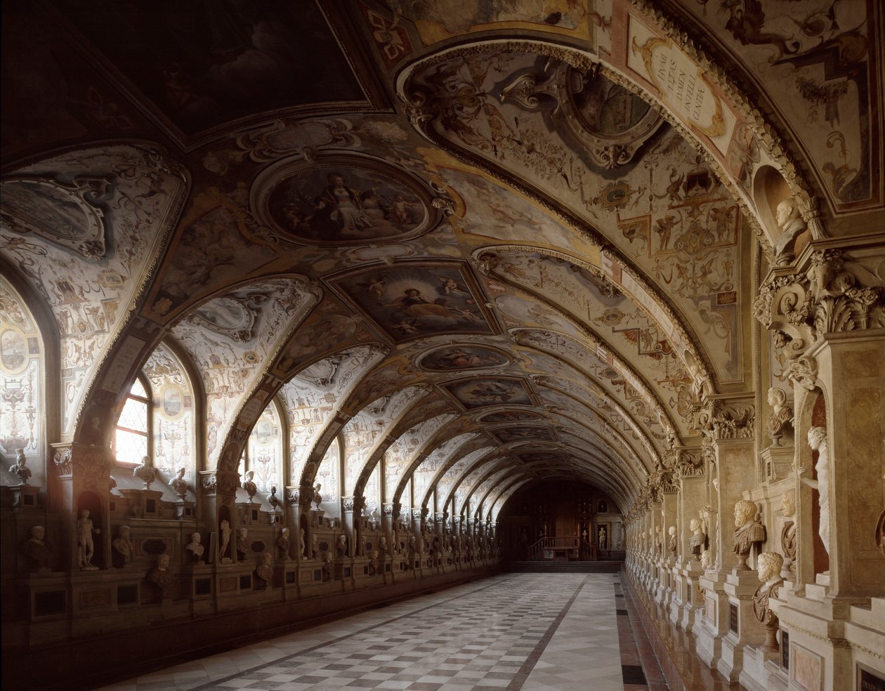 Pohled na antikvariát královského paláce podle návrhu architekta a malíře Friedricha Sustrise (1540-1599). 1569-1586 Mnichov Německo od Friedrich Sustris