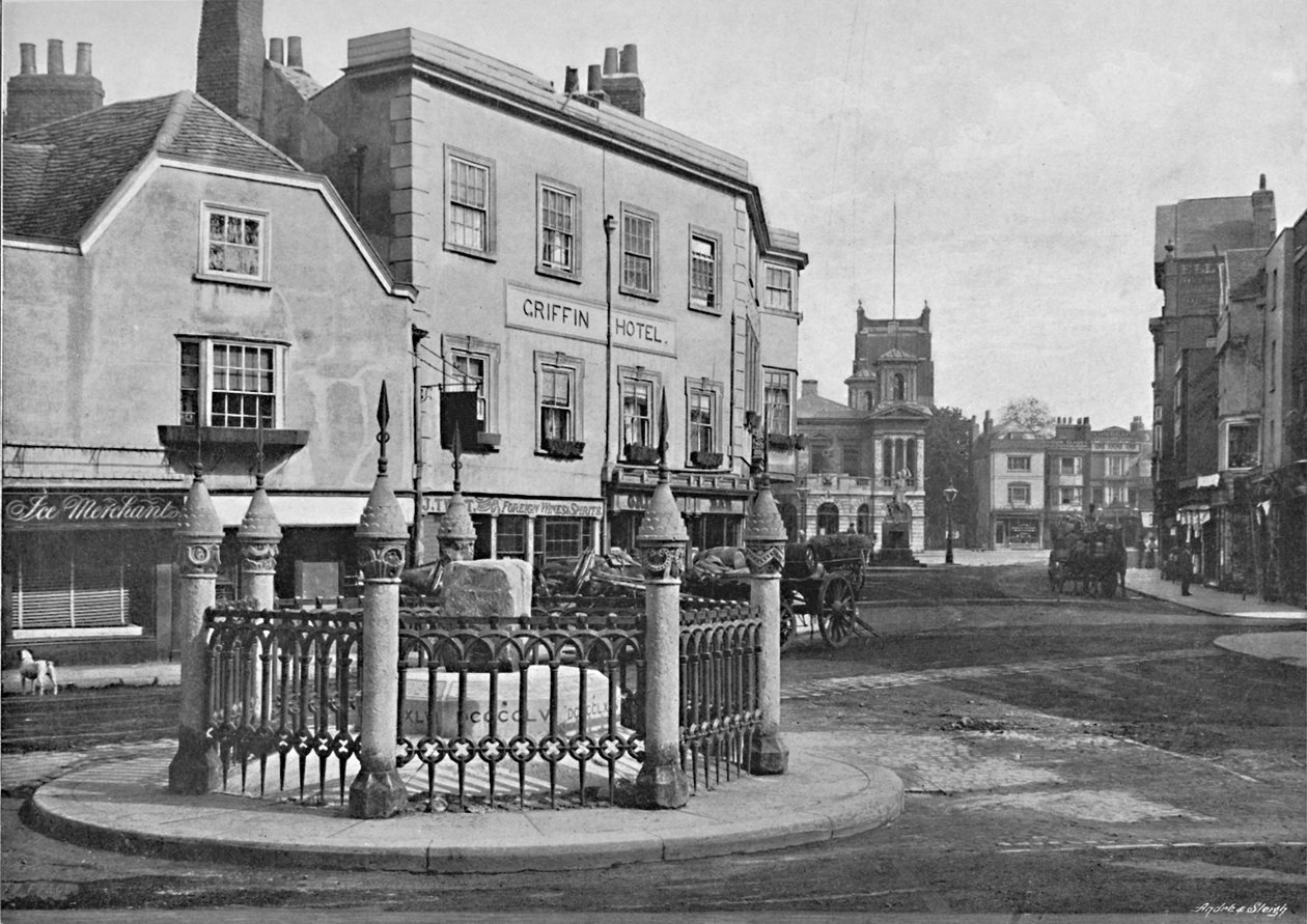 Korunovační kámen a tržiště, Kingston-on-Thames, c1896 od Frith and Co