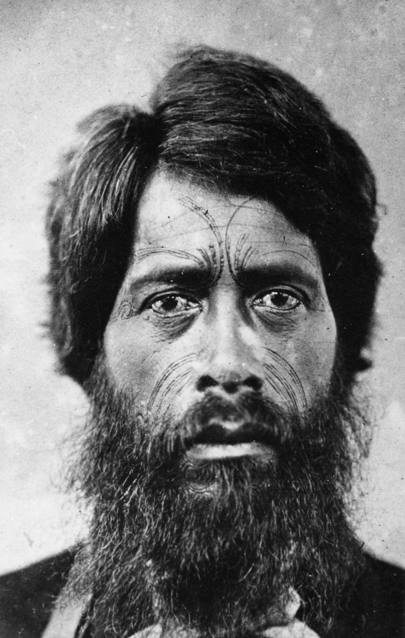 Maorský muž s obličejovým tetováním „Te Moko“, 1860 od G. W. Bishop