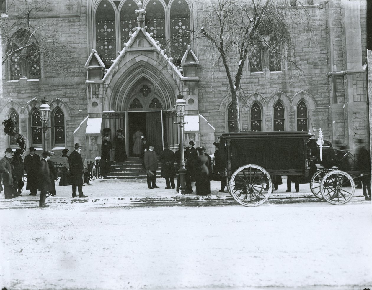 Pohřeb paní Gilbertové, Bloomingdale Reformed Dutch Church, New York City od G.P. Hall und Sohn