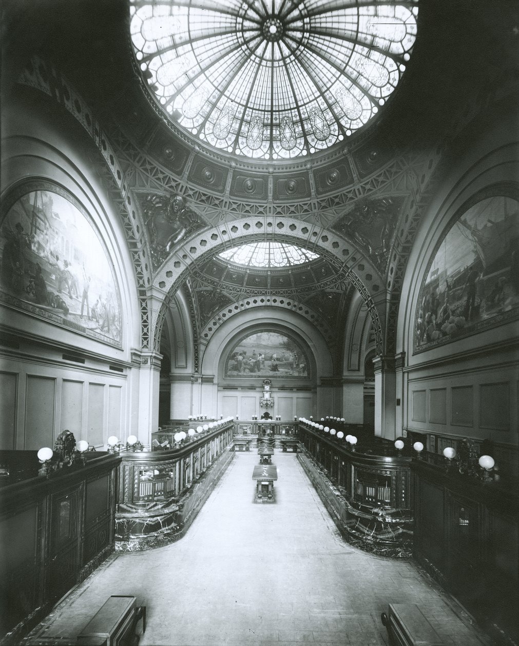 National Park Bank Interior, New York City, 1910 (želatinová stříbrná fotografie) od G.P. Hall und Sohn