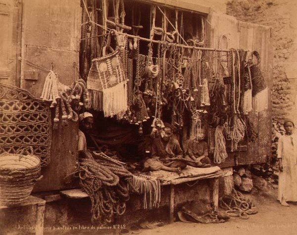 Egyptský obchodník s lany (sépiová fotografie) od G. Lekegian