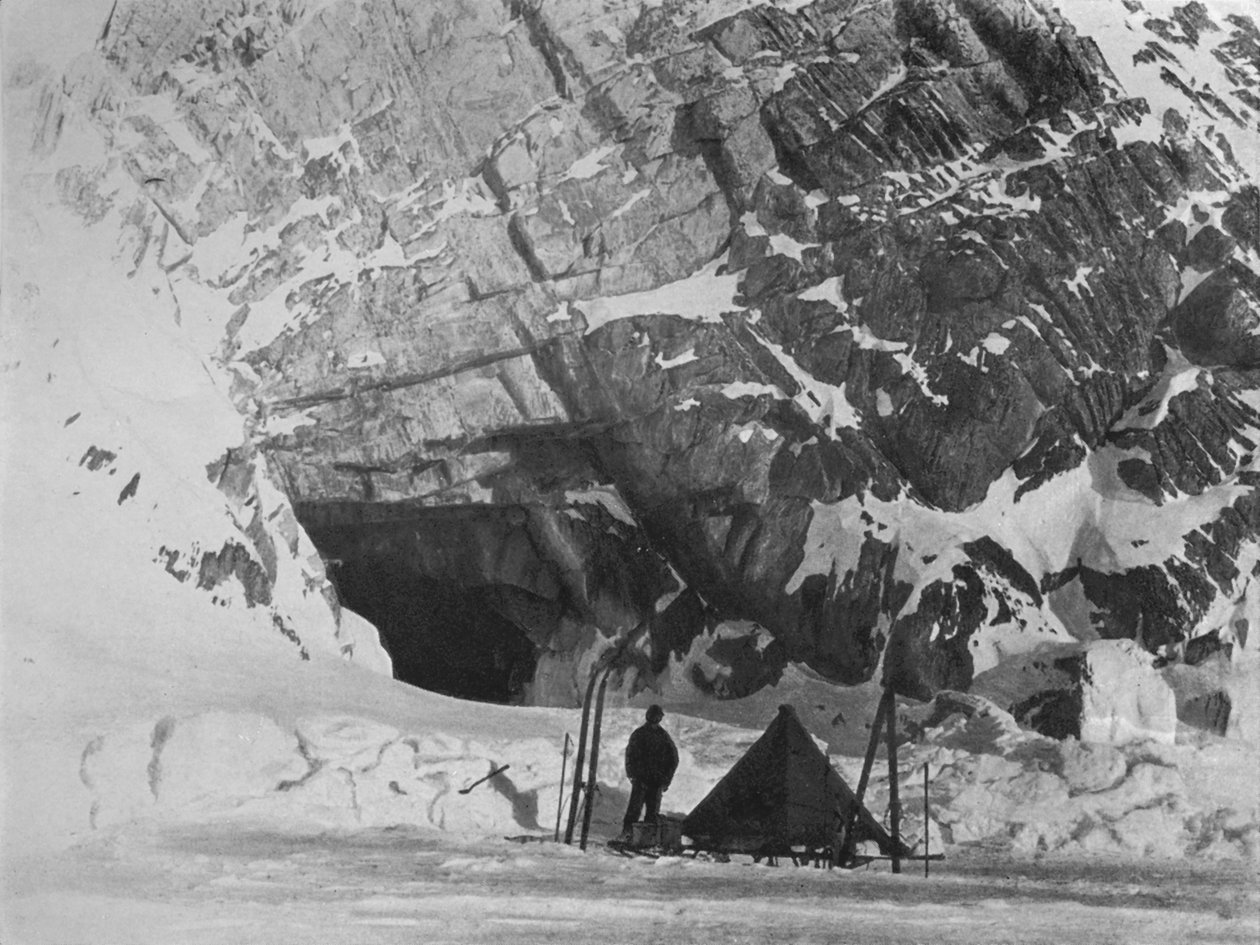 Levick Outside Camp v Penelope Point, 1912, 1913 od G. Murray Levick