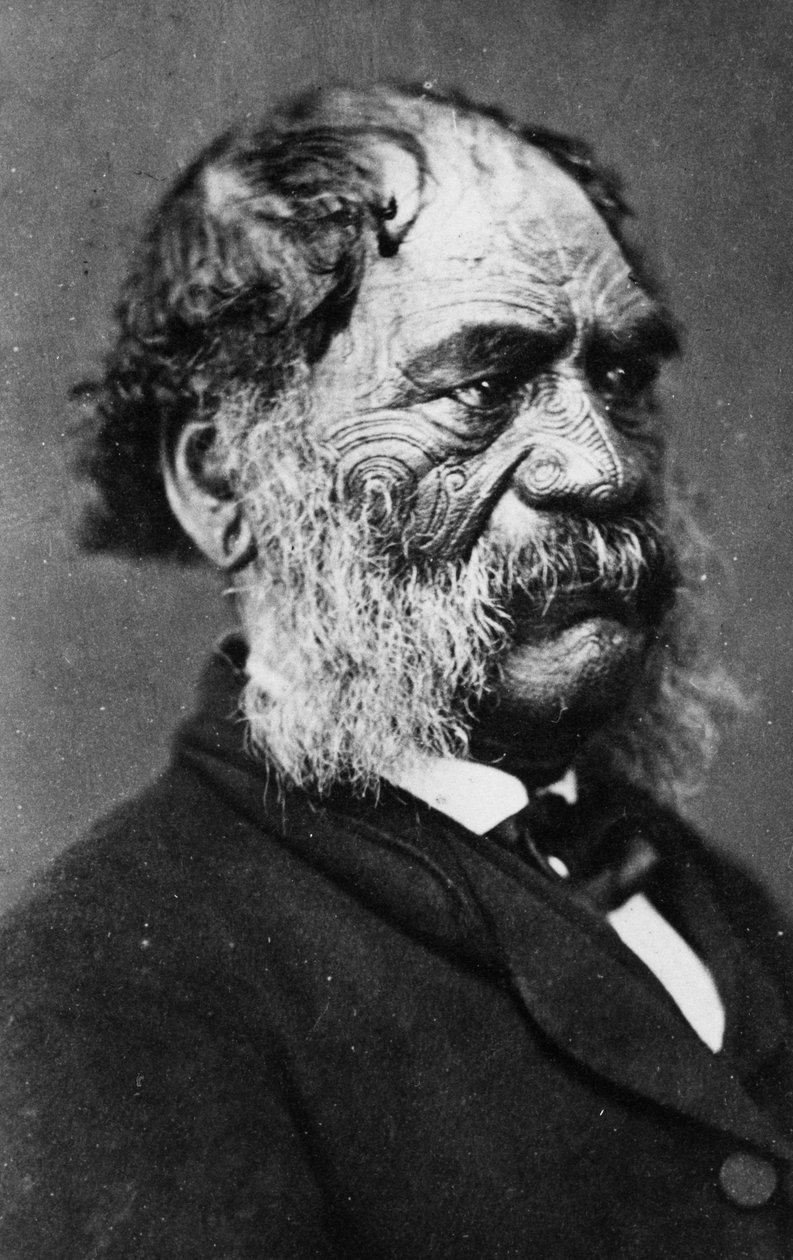 Hori Kingi Te Anaua, vůdce kmene Ngati Ruaka, kolem roku 1860 od G. W. Bishop
