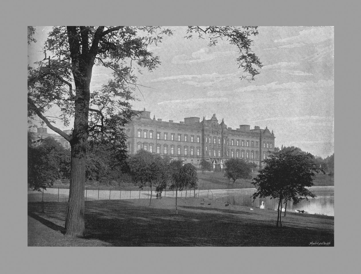 Buckinghamský palác, Londýn, 1900 od G. W. Wilson and Company