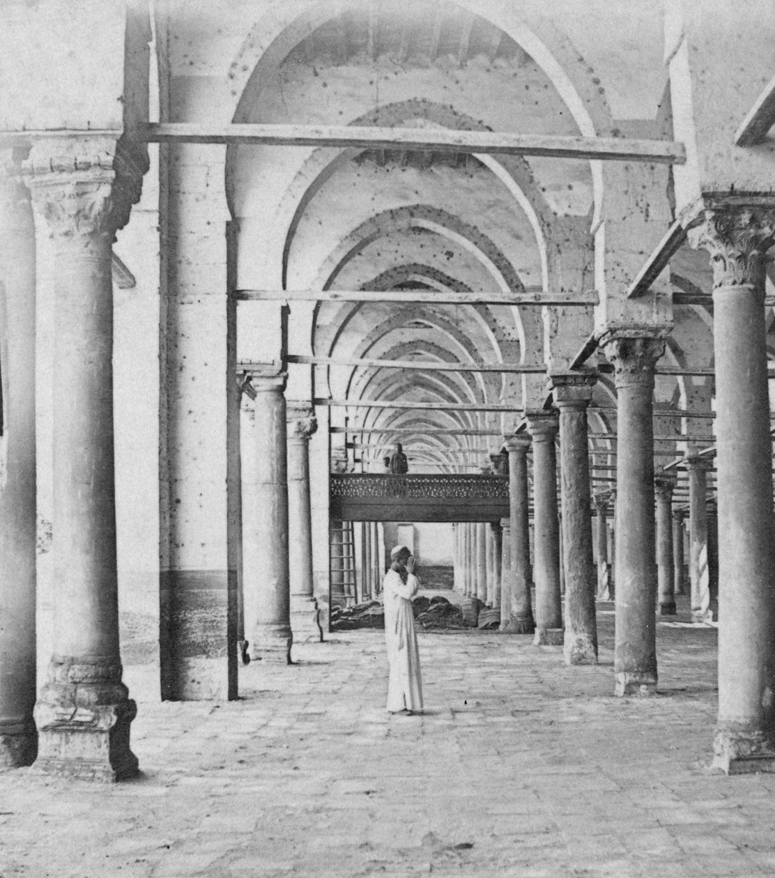 Kolonáda, Káhira, Egypt, konec 19. nebo začátek 20. století od Gabriel Lekegian