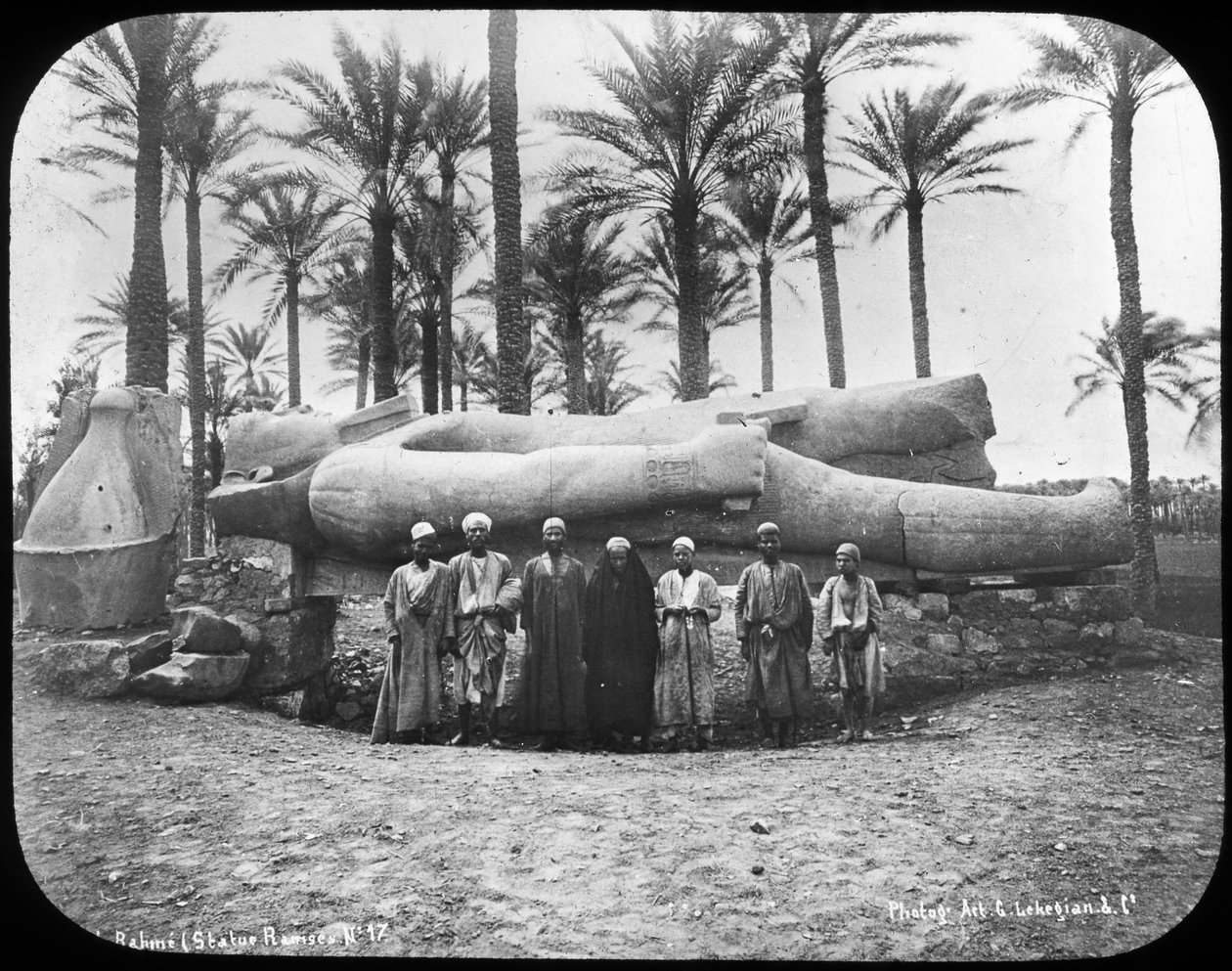 Padlá kolosální socha Ramesese Velikého, Memphis, Egypt, c1890 od Gabriel Lekegian