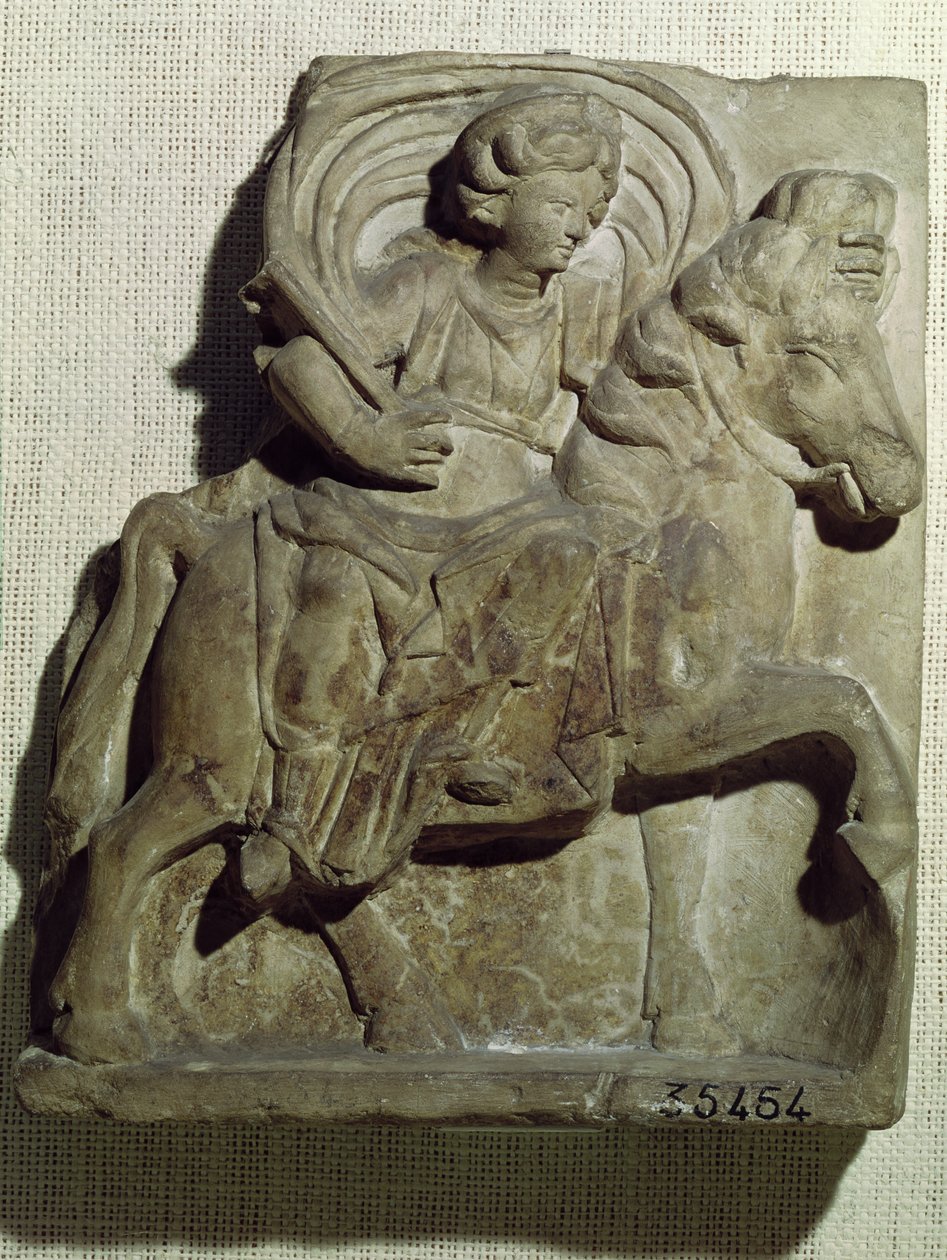 Reliéf Epony, galské bohyně, ochránkyně koní, jezdců a cestovatelů, z Gannat, Allier, cca 50 př. nl-400 n. l. (hlína) od Gallo Roman