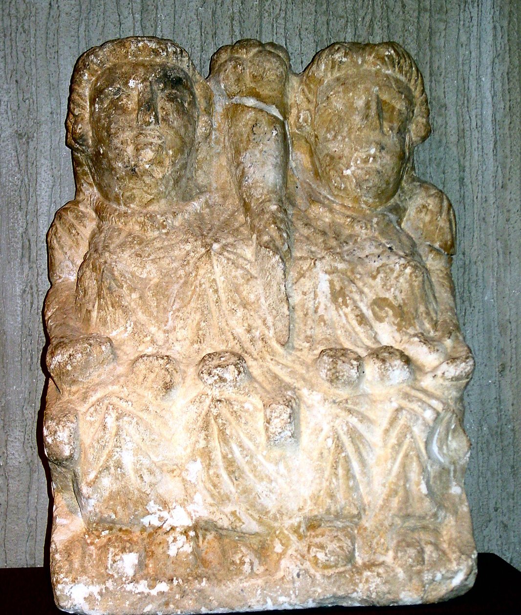 Dvě bohyně-matky (bílý kámen) od Gallo Roman