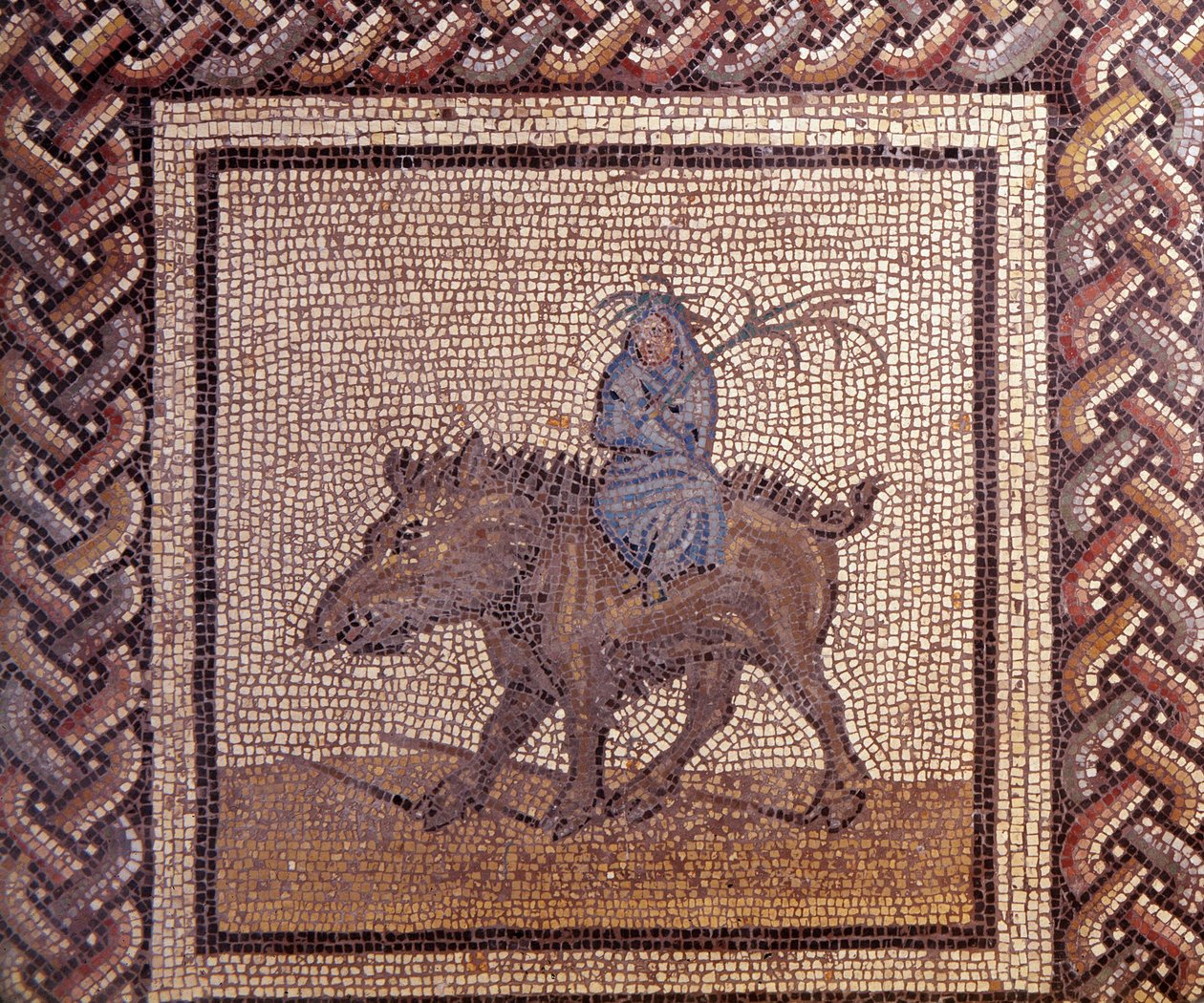 Gallo Roman Art: mozaiková dlažba představující rustikální kalendář. Alegorie zimní jízdy na kanci. Konec 2., začátek 3. století po JC. Ze Saint-Romain-en-Gal (Rhone). Saint Germain en Laye, Národní muzeum archeologie od Gallo Roman