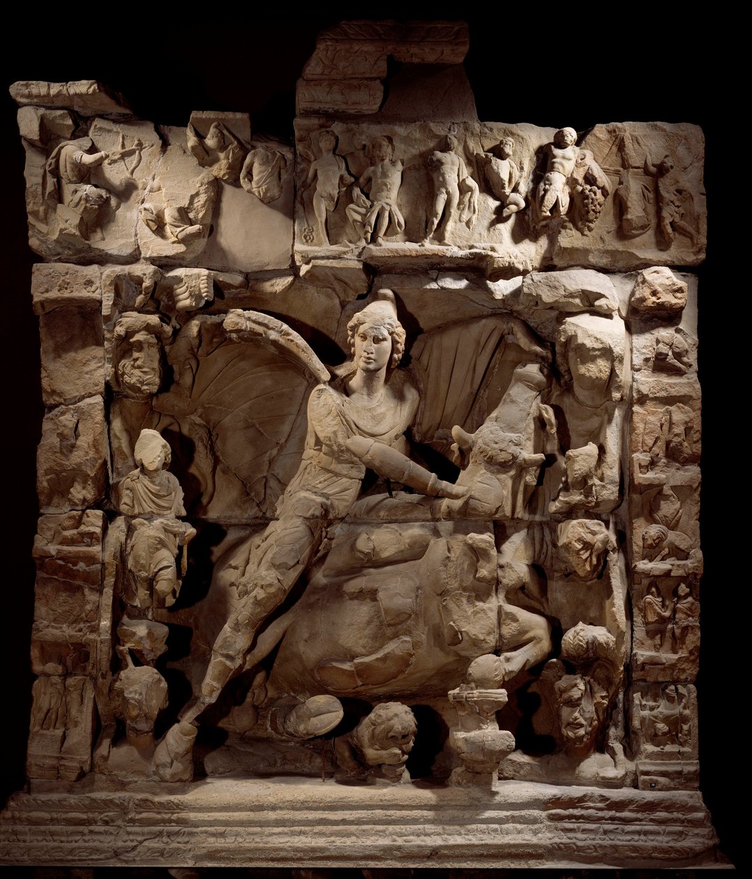 Gallo Roman Art: reliéf zobrazující Mithru, boha světla s býkem. Z chrámu Mithraeum. 50 př. n. l. – 100 n. l. Metz. Muzeum výtvarných umění od Gallo Roman