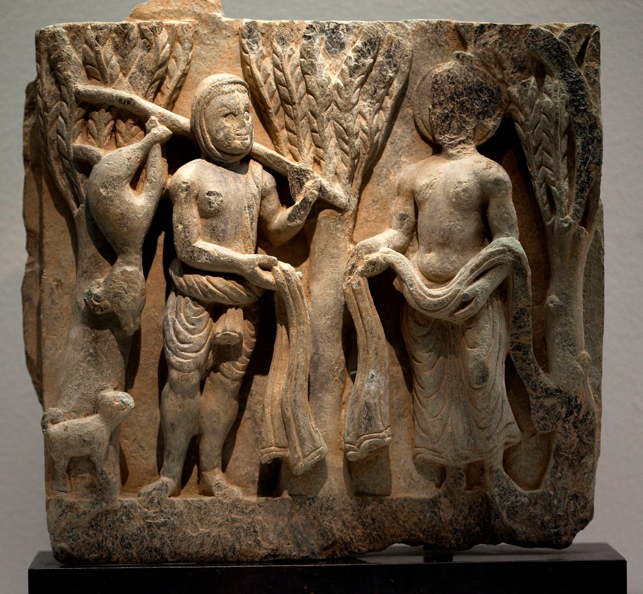 Vyměňte si oblečení s myslivcem. Nízký reliéf, umění Gandhara (Pákistán), 2.–3. století. Národní muzeum Koreje, Soul (Jižní Korea). od Gandhara School