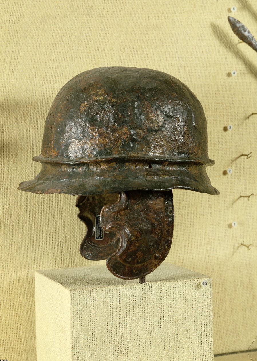 Helma s chrániči líc, z Alesia, Tene III (bronzová) od Gaulish