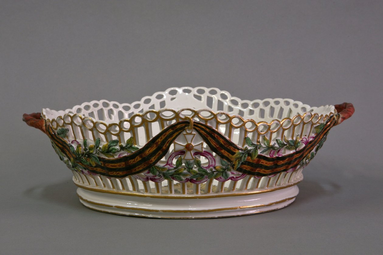 Košík na chléb z Porcelánové večeře Řádu Svatého Jiří Triumphant Gardner Porcelain Factory, 1777 od Gavriil Ignatievich Kozlov