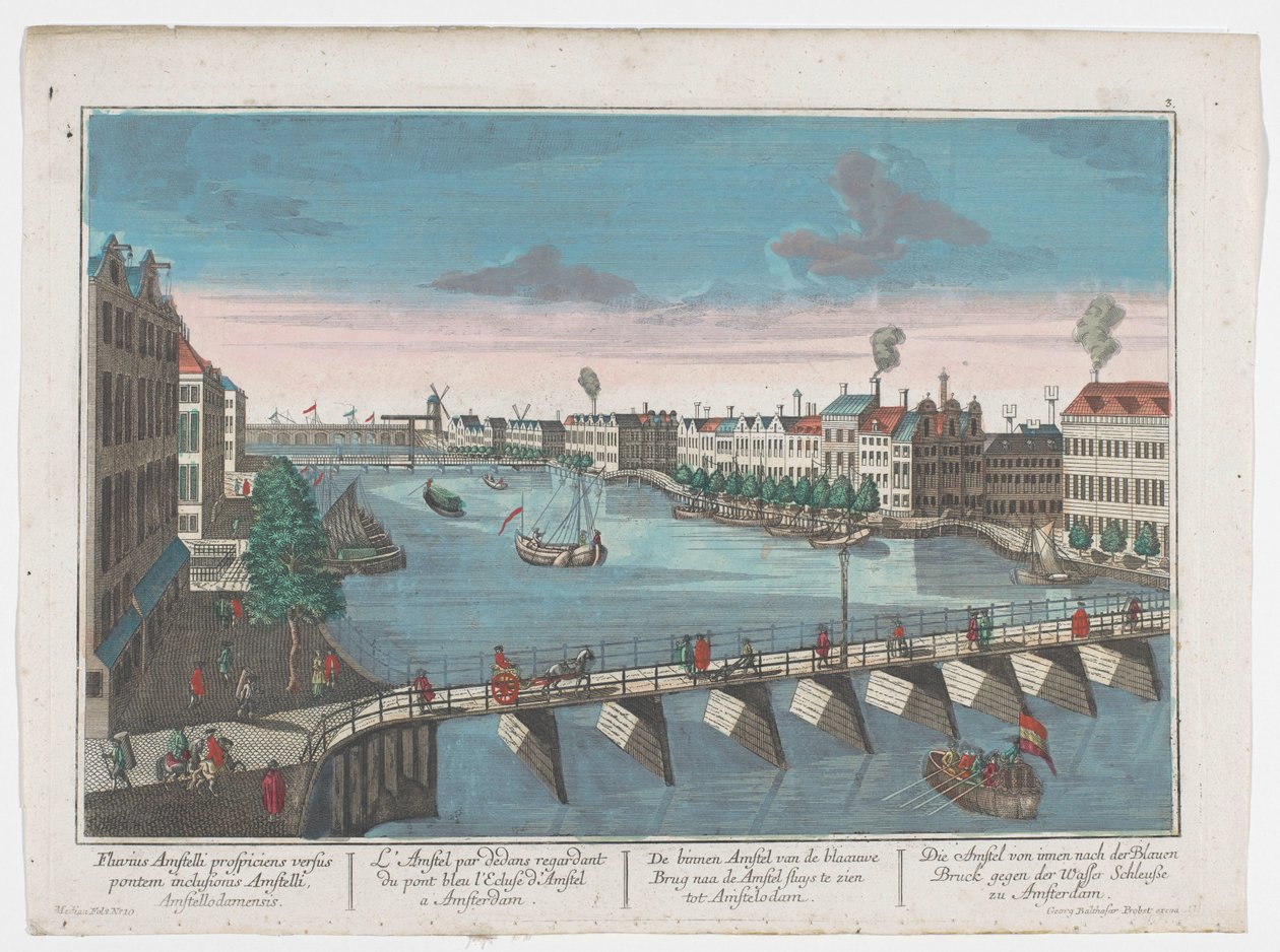 Pohled na Binnen-Amstel mezi Blauwbrug a Hogesluis v Amsterdamu Die Amstel von innen nach der blauen Brücke gegen der Wasser Schleuße zu Amsterdam (název na objektu) Amsterdam (název série) od Georg Balthasar Probst