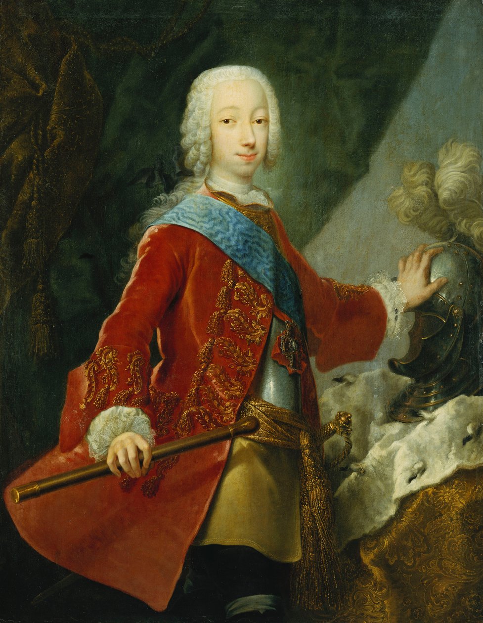 Portrét gentlemana, pravděpodobně velkovévody Petra Fedoroviče, pozdějšího cara Petra III., stojící tříčtvrteční, v červeném vyšívaném saku, náprsníku a odznaku svaté Anny, drží obušek, ruku položenou na přilbě na stole s od Georg Christoph Grooth