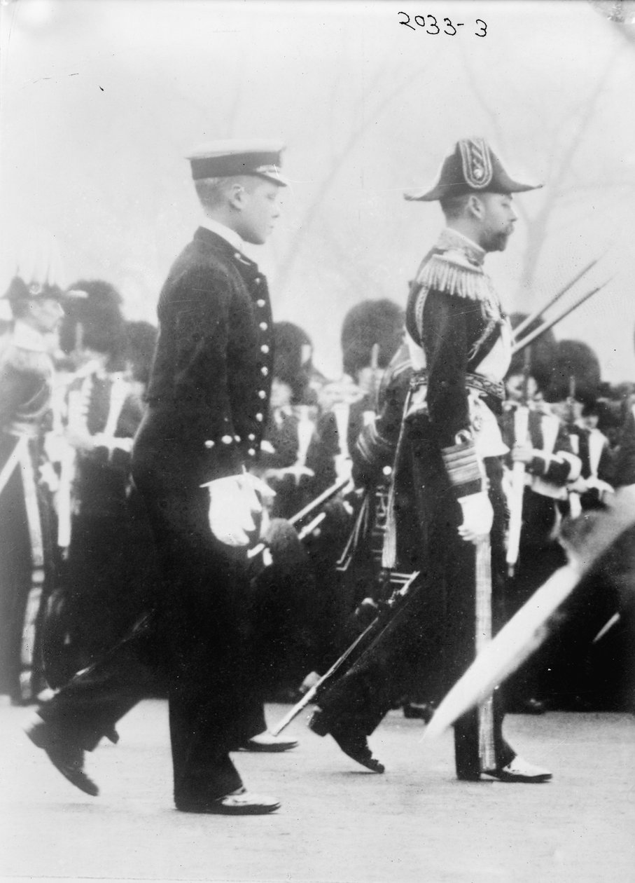 Král Jiří V. s vévodou z Cornwallu v pohřebním průvodu krále Edwarda VII., 1910 od George Grantham Bain