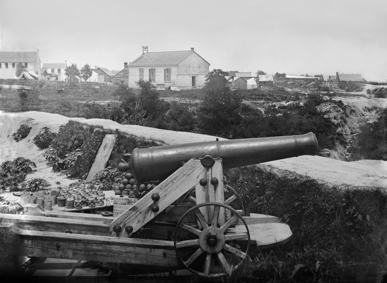 Konfederační 32liberní dělo ukořistěné mimo Yorktown, Virginia, c. července 1862 od George N. Barnard