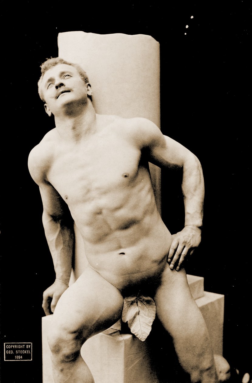 Eugen Sandow, v klasické starověké řecko-římské póze, kolem roku 1894 od George Steckel