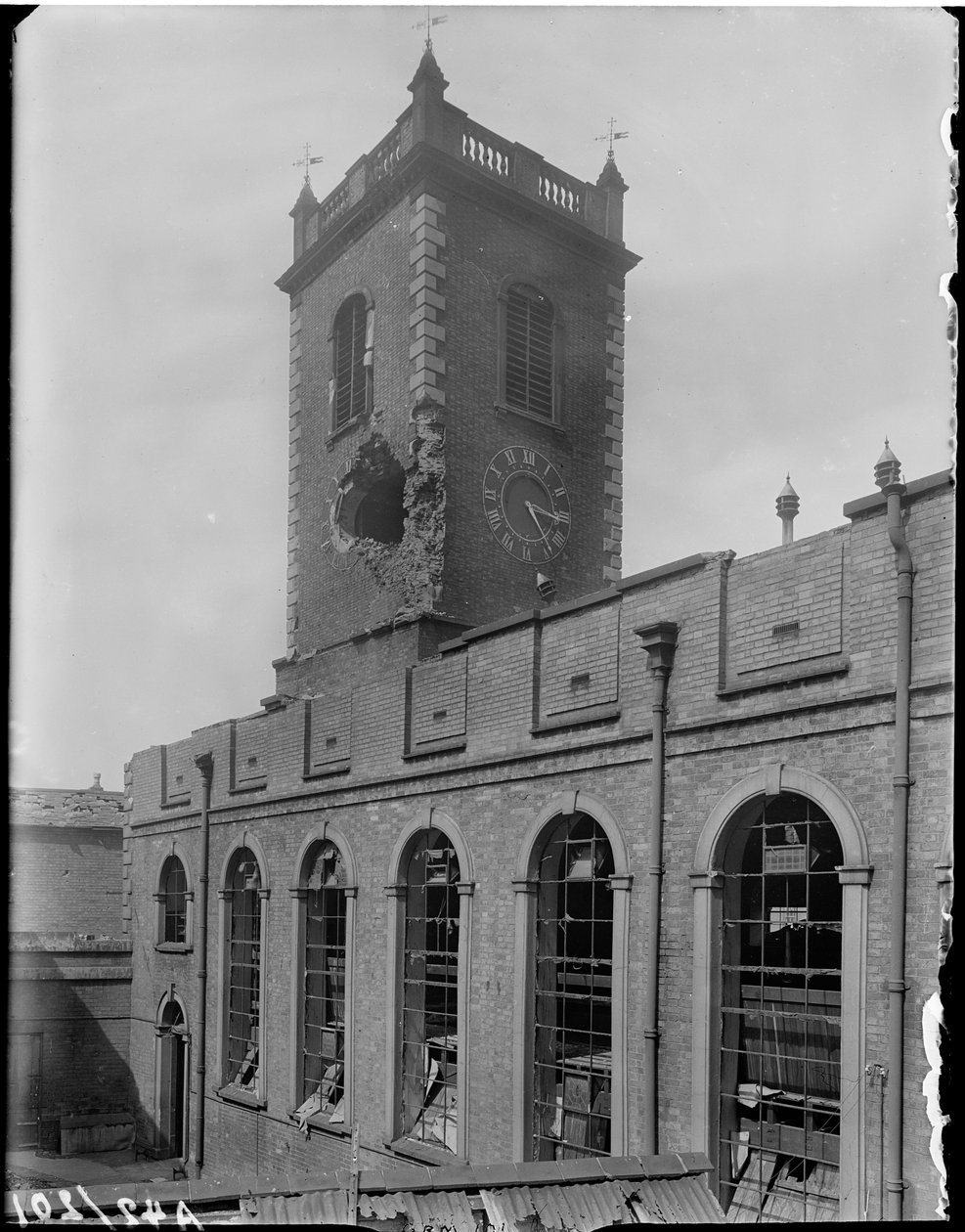 Kostel svatého Jana, High Street Deritend, Deritend, Birmingham, 1941. od George Bernard Mason