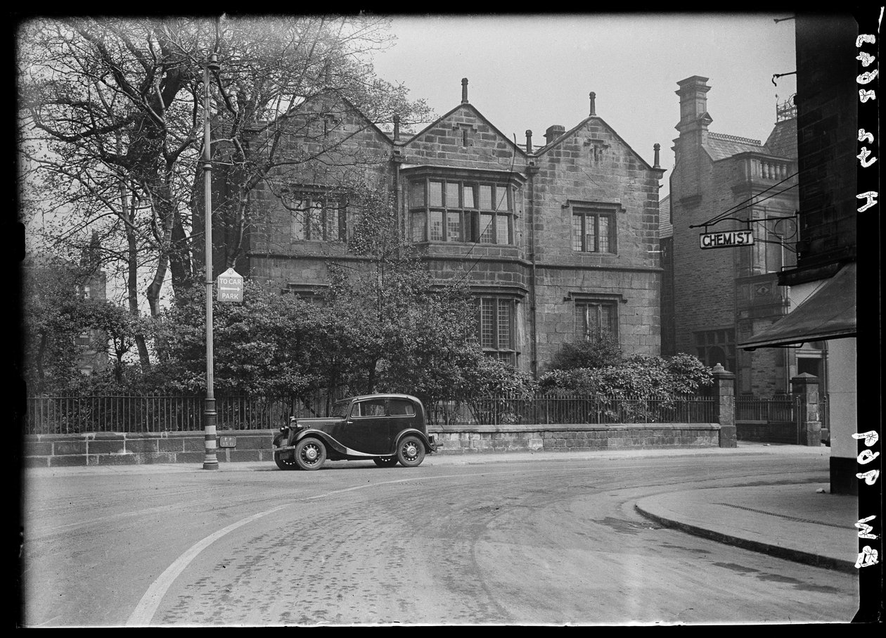Manor Club, Manor Square, Otley, Leeds, 1942. od George Bernard Wood