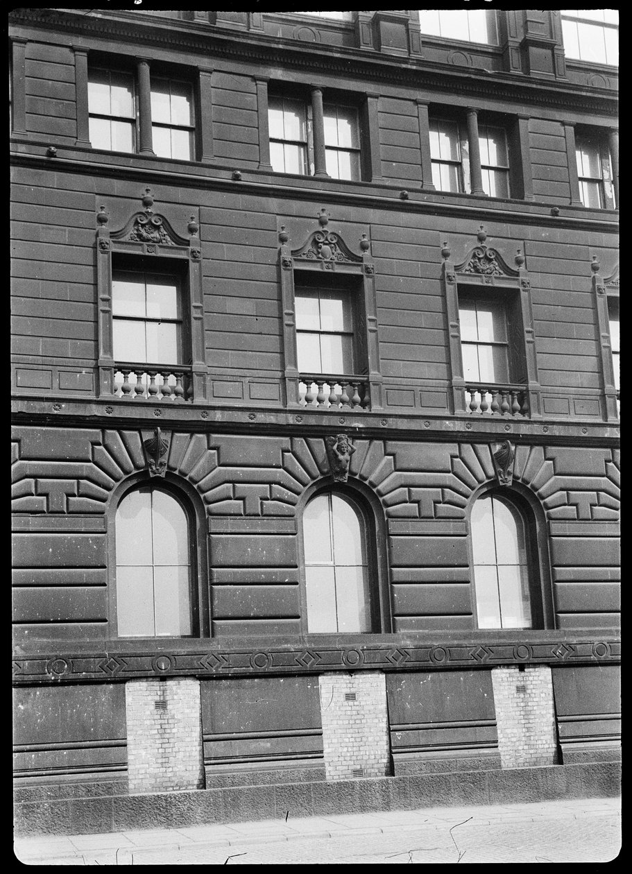 Watts Warehouse, 47 Portland Street, Manchester, 1942. od George Bernard Wood