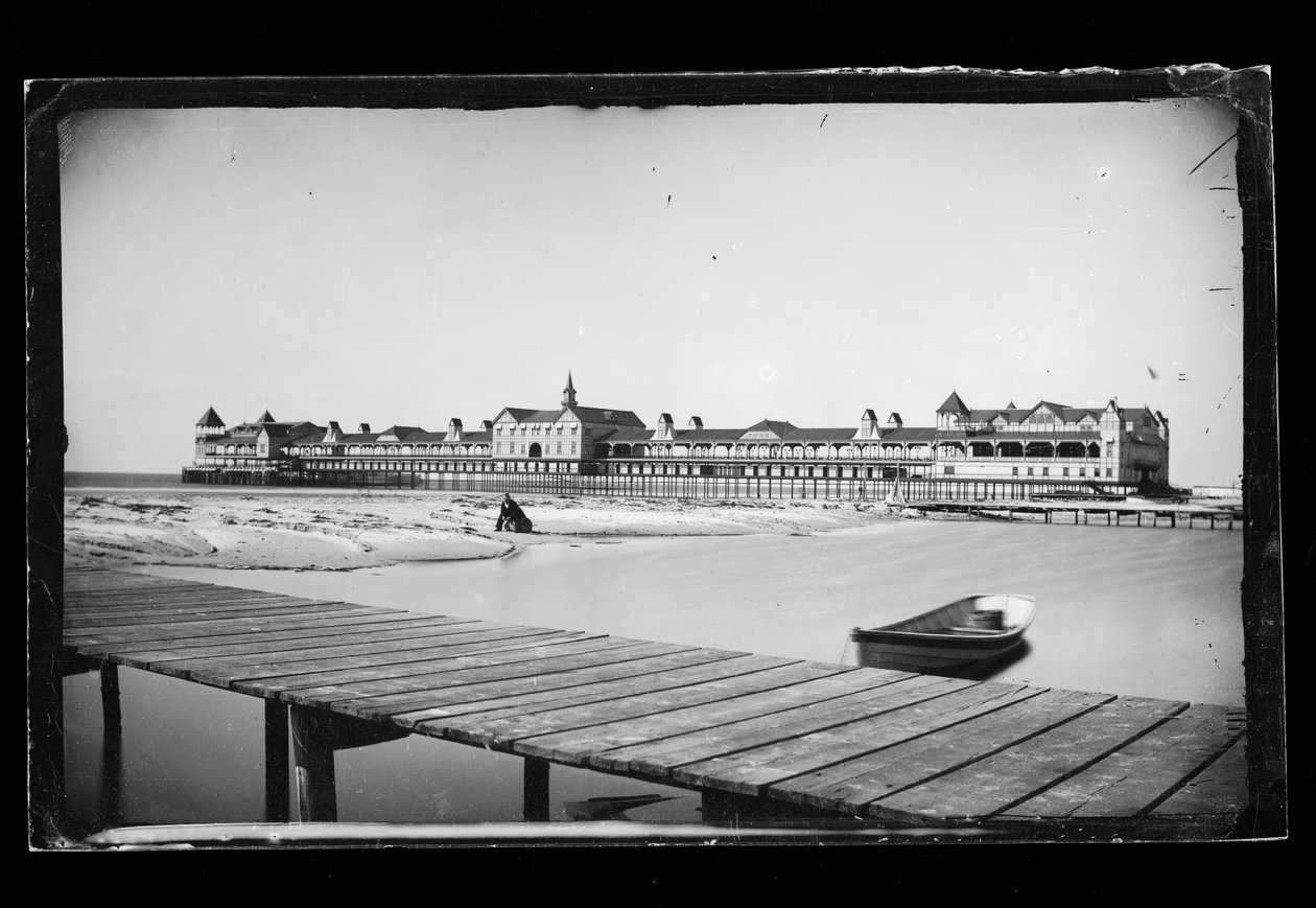 Železné molo, Coney Island, Brooklyn, kolem 1872-87 (mokrý kolodiový negativní) od George Bradford Brainerd