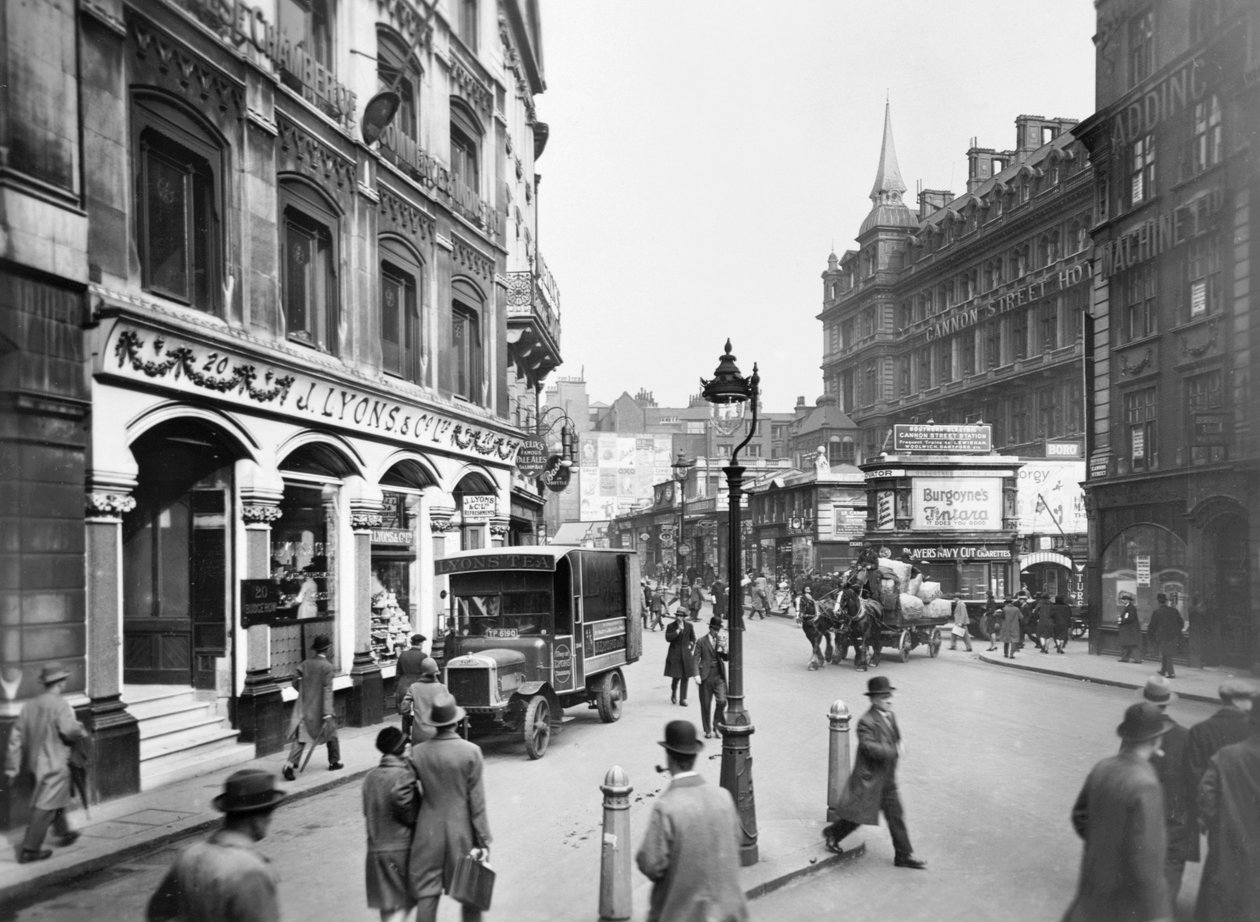 Cannon Street s lyonským obchodem, hotelem a nádražím, Londýn, c1920-c1930. od George Davison Reid