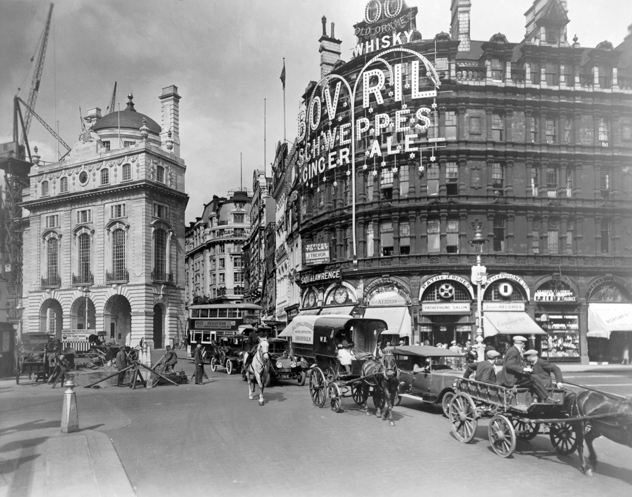 Piccadilly Circus, City of Westminster, Londýn, počátek 20. století. od George Davison Reid
