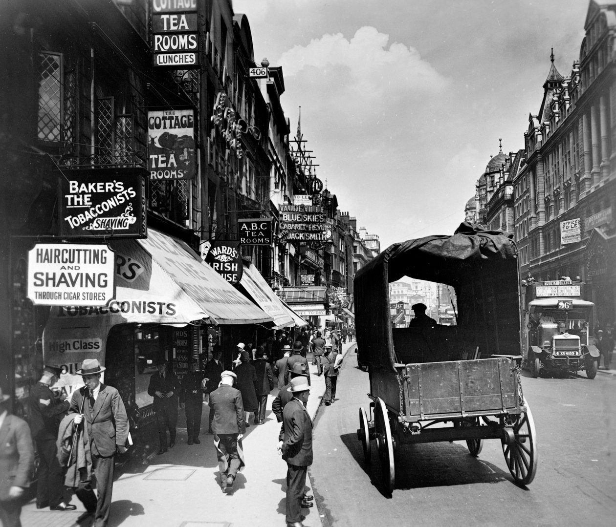 Strand při pohledu na východ, Westminster, Londýn, 1910. od George Davison Reid