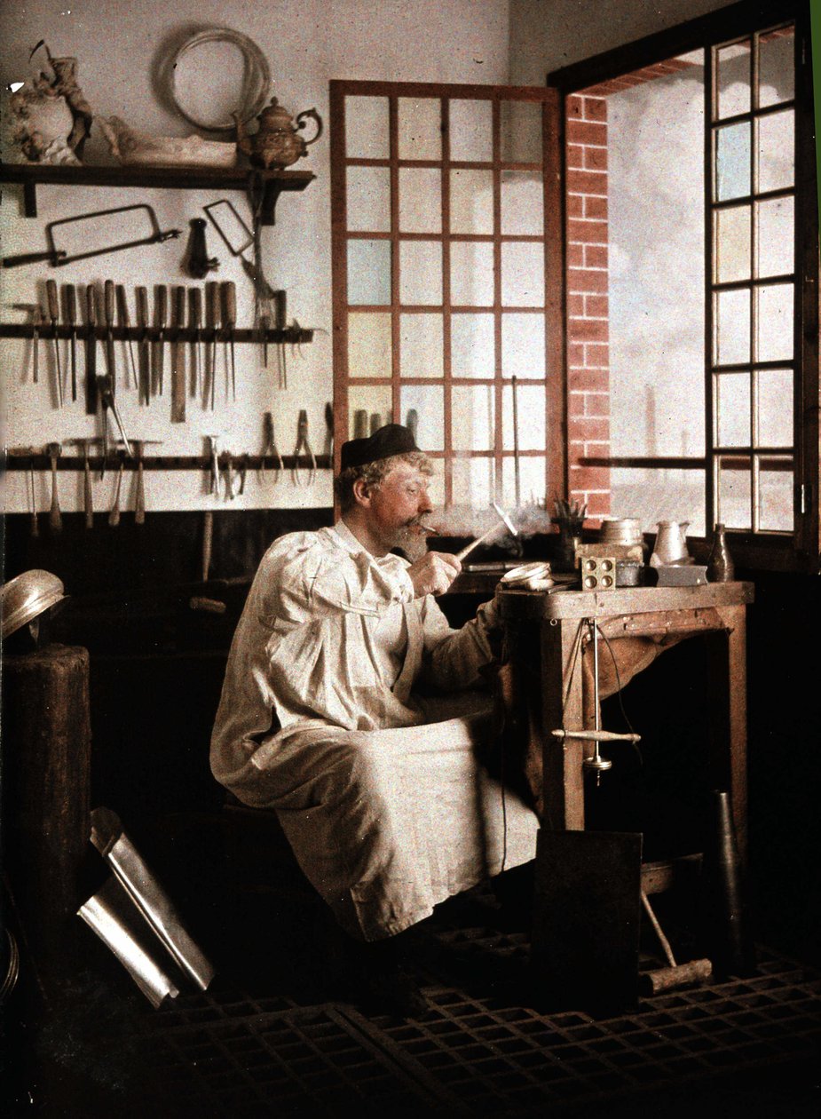 Orfevre ve svém studiu, autochrom od Georgese Henryho, v. 1910 od George F. Henry