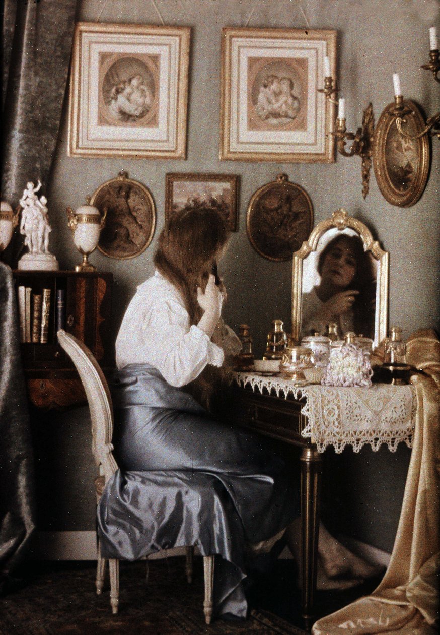 Žena se záchodem - autochrom G. Henry, v. 1910 od George F. Henry