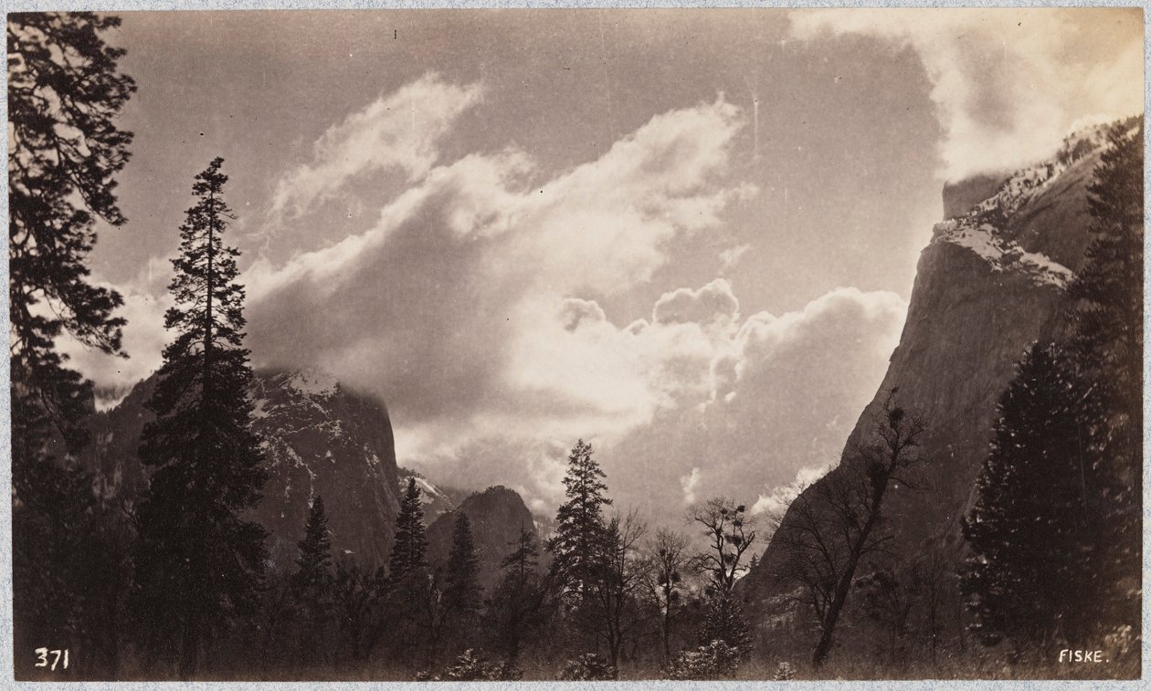 Yosemitské údolí s mraky od George Fiske