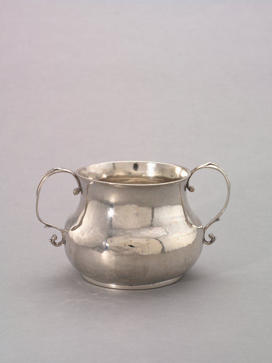 Pohár se dvěma rukojeťmi, kolem roku 1720 od George Hanners