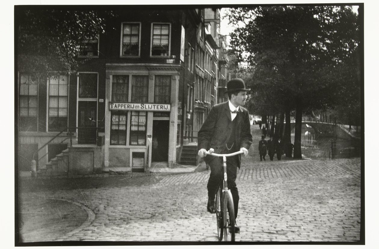 Cyklista na Keizersgracht v Amsterdamu od George Hendrik Breitner