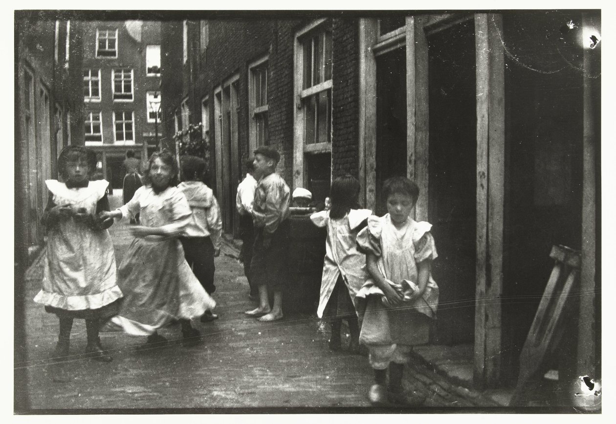 Děti hrající si na ulici od George Hendrik Breitner