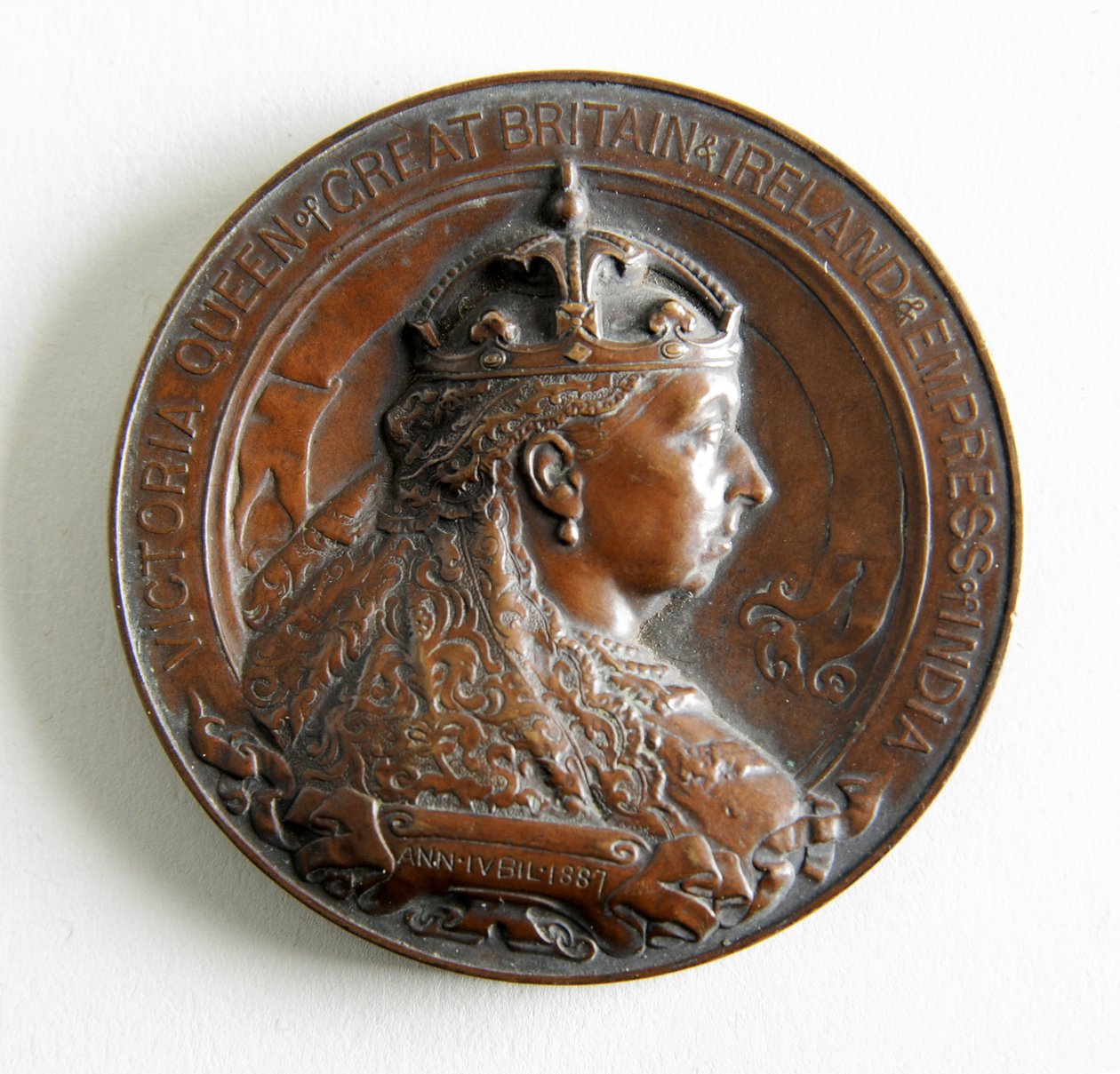 Medaile k připomenutí zlatého jubilea královny Viktorie od George James Frampton