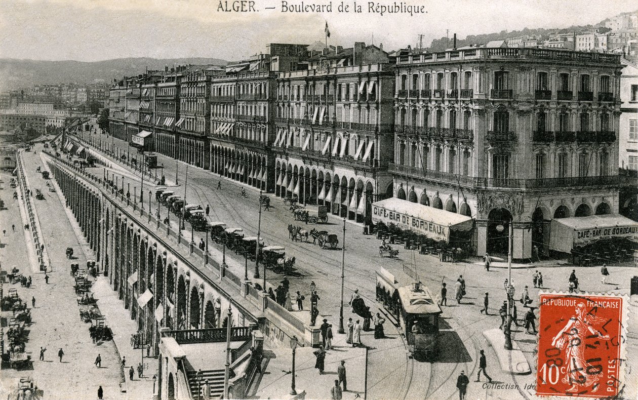 Pohlednice zobrazující Boulevard de la Republique, Alžír, Alžírsko od Bartolome Esteban and studio Murillo