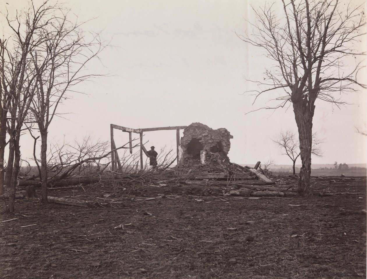 Ruiny domu paní Henry, Battlefield of Bull Run, březen 1862. od George N. Barnard