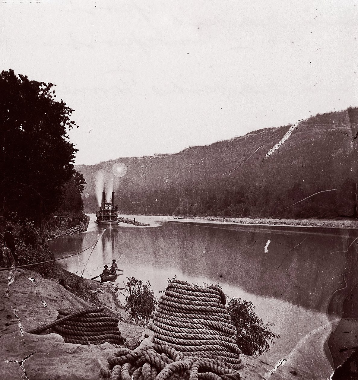 US Transport in Rapids, Tennessee RiverThe Suck - Tennessee River pod Chattanooga..., ca. 1864. od George N. Barnard