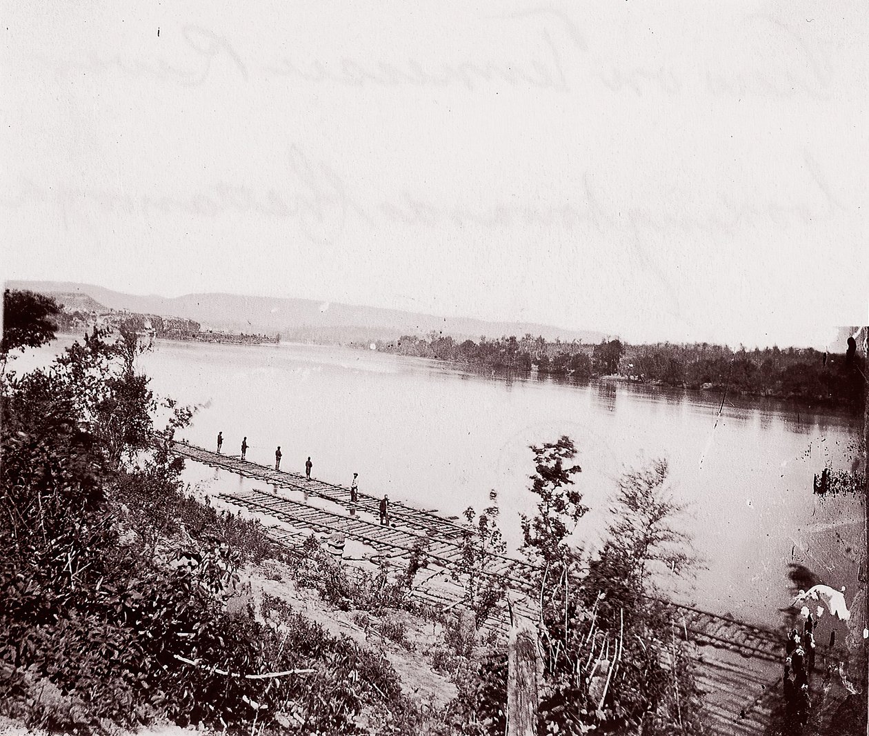 Pohled na řeku Tennessee při pohledu na Chattanooga, ca. 1864. od George N. Barnard