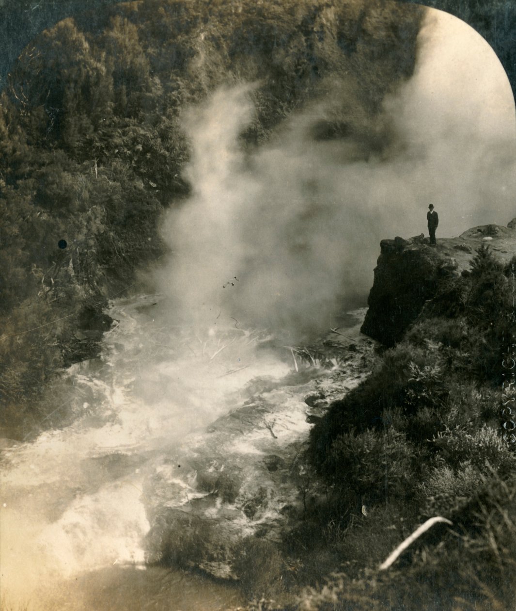 Champagne Cauldron, Wairakei, Nový Zéland, c1909. od George Rose