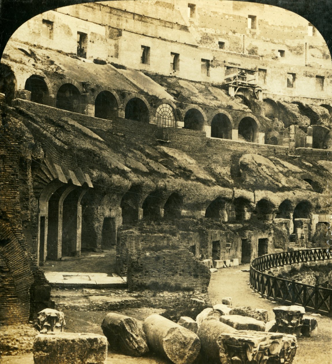 Interiér Kolosea, Řím, Itálie, c1909. od George Rose
