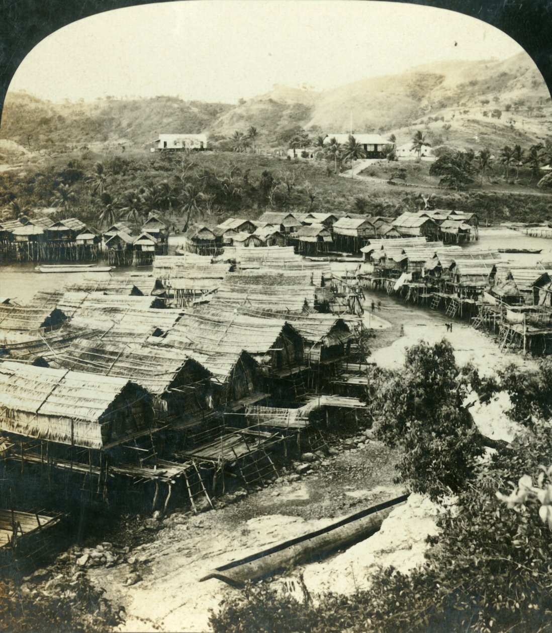 Vesnice Ela-Varia, Britská Nová Guinea, c1909. od George Rose