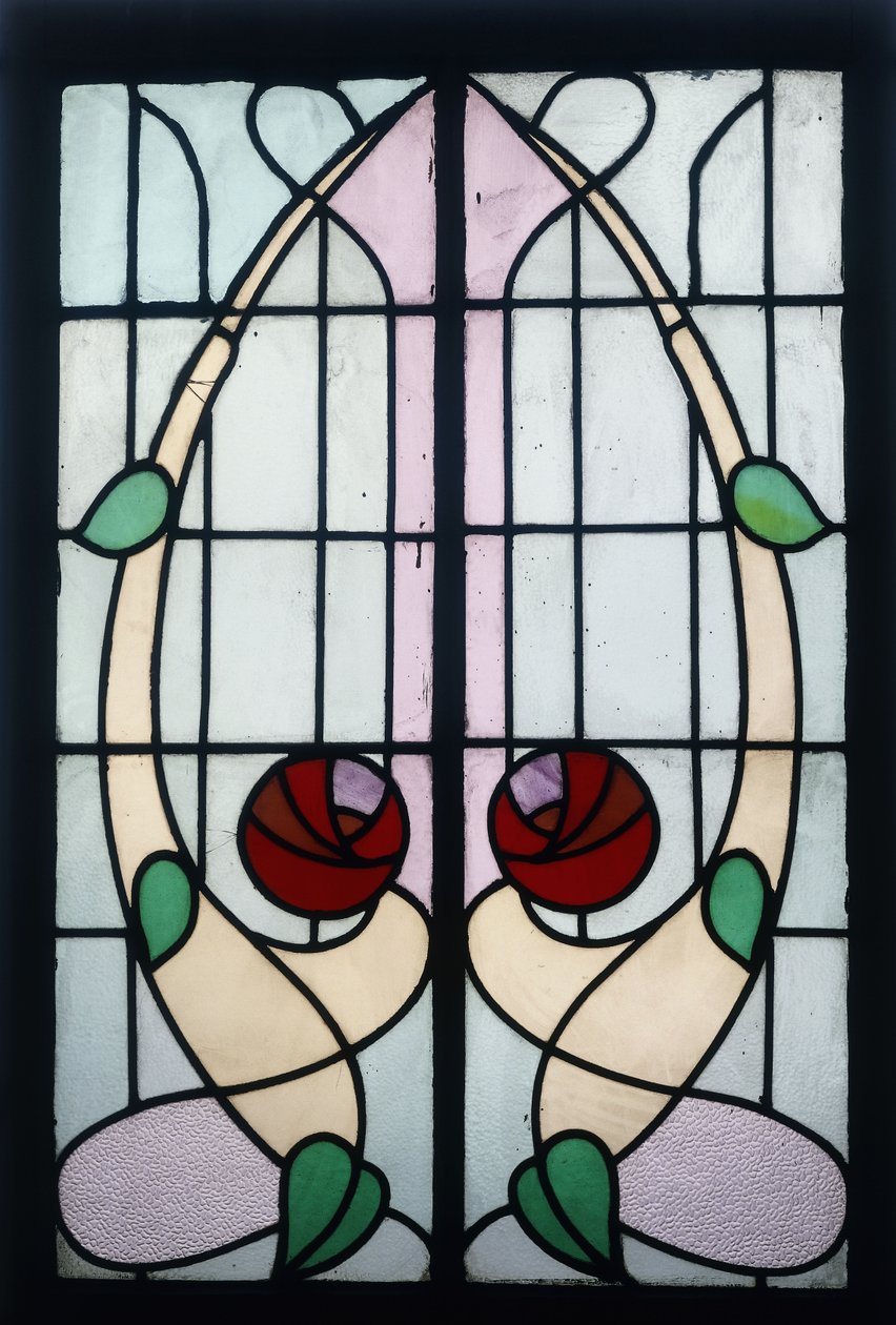 Vitrážový panel zobrazující stylizované růže (olovnaté vitráže, dřevěný rám) od George Walton