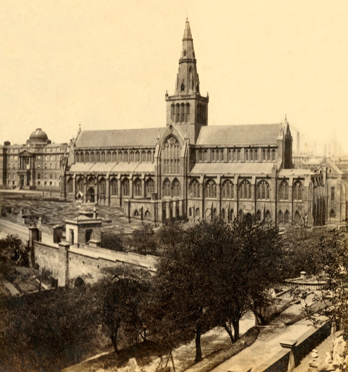 Glasgowská katedrála – z jihovýchodu, polovina konce 19. století, c1912. od George Washington Wilson