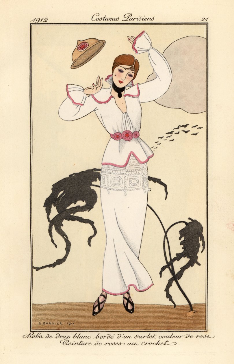 Žena v bílých vlněných šatech s růžovým lemem, pásem háčkovaných růží, ztrácející klobouk ve větru. Robe de drap blanc borde d’un ourlet couleur de rose, ceinture des roses en crochet. Ručně kolorovaný lept pochoir (šablona) podle ilustrace George Barbi od Georges Barbier